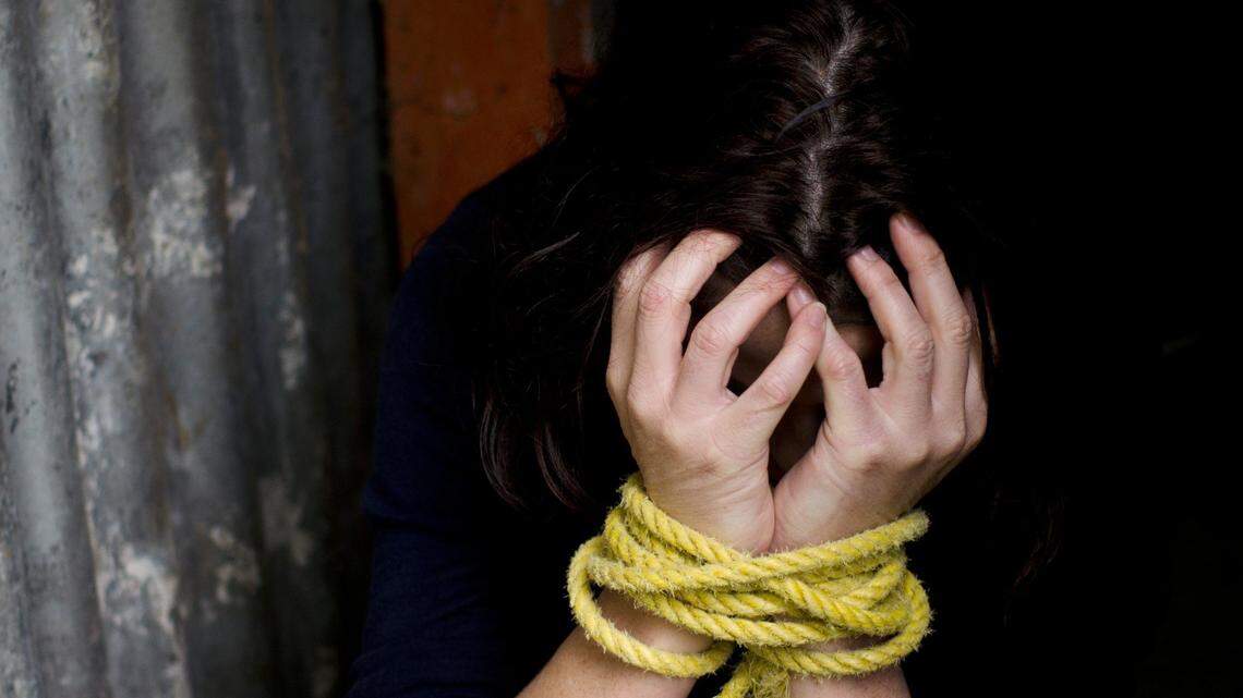 Las personas son víctimas del contrabando y de las redes de prostitución a nivel internacional.