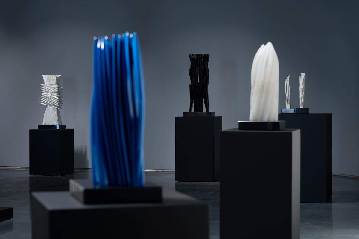Obras en sala de la exposición “Pablo Atchugarry. Monumental”, 2024.