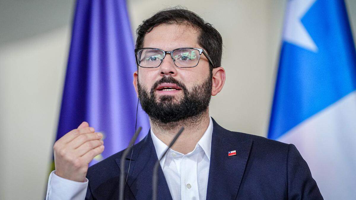 El mandatario chileno Gabriel Boric fue uno de los primeros presidentes en poner en duda la transparencia de las elecciones presidenciales de Venezuela. En la foto, Boric da una conferencia de prensa en Berlín, el 10 de junio de 2024.