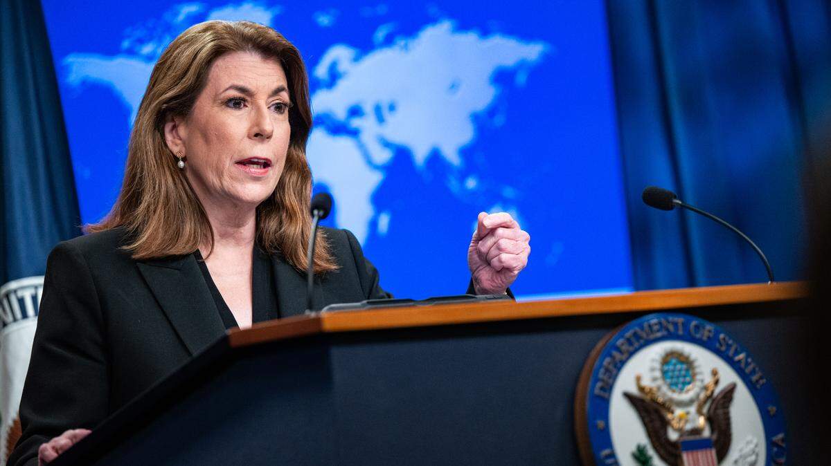 La portavoz del Departamento de Estado de Estados Unidos, Tammy Bruce, habla en una conferencia de prensa del Departamento de Estado en Washington, DC, el martes 27 de abril de 2025.