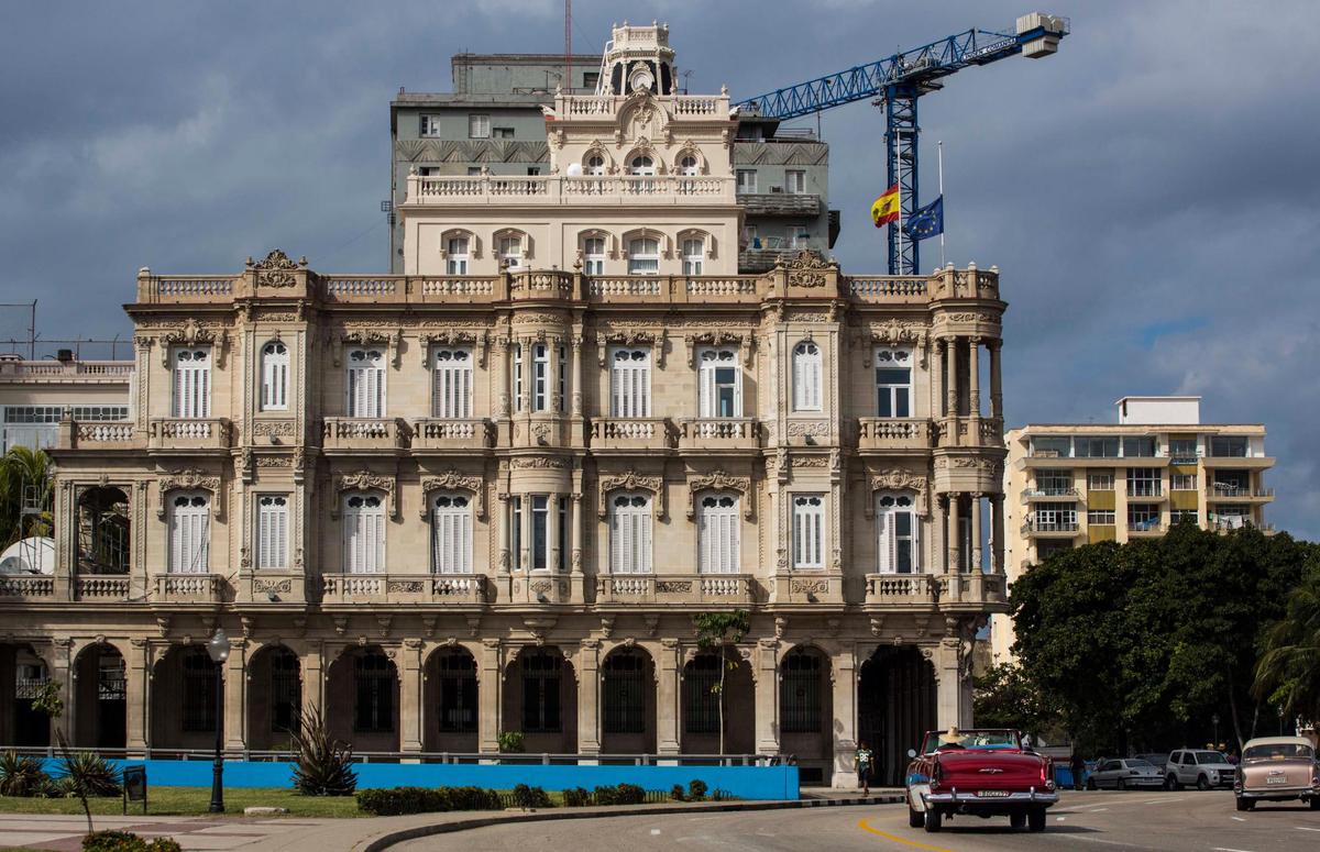 La consejería del Trabajo de la Embajada de España ofrece ayudas de asistencia extraordinaria para residentes españoles, que se pueden solicitar desde el 1 de abril en la oficina de la Consejería en Miramar.