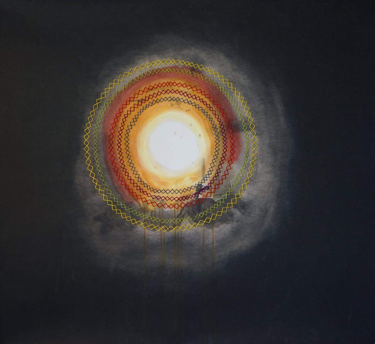 ‘Sin título’. De la serie “K’o q’iij ne t’i’lto’ ja juyu’ t’aq’aaj”, 2023, de Manuel Chavajay. Aceite quemado de motor marino y terrestre, acuarela y bordado sobre papel algodón.