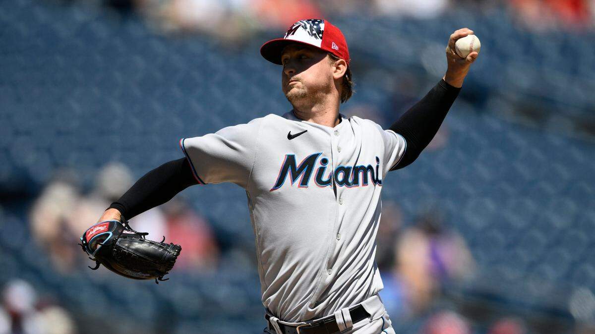 El abridor de los Marlins Braxton Garrett lanza en el tercer inning del partido ante los Nacionales de Washington, celebrado el 4 de jullio de 2022 en Washington.