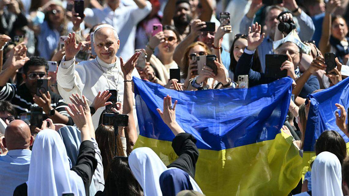 El papa León XIV pide “elegir la paz” en su primer mensaje de Pascua