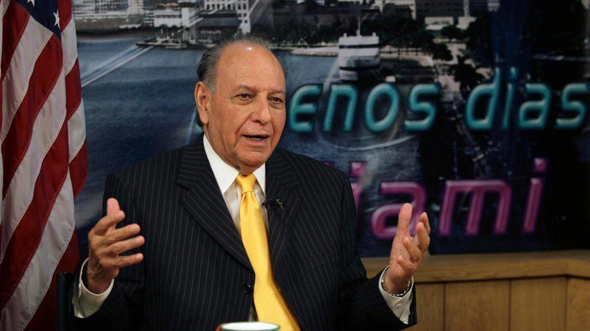 01/06/06 Photo roberto koltun El Nuevo herald. Tomas Garcia Fuste Executive Vice President Tele Miami, durante su entrevista con el Representante Julio Robaina, , El Sr. Fuste esta organizando una caravana de ciudadanos a la Ciudad de Tallahasee para quejarse a la legislatura por el alza de seguros de Huracanes , story for locales reporter joaquin Utset, Photo roberto koltun.