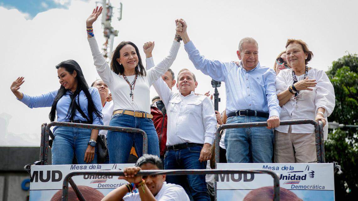 El Nobel a María Corina Machado envía un fuerte mensaje mientras la democracia se debilita en América Latina