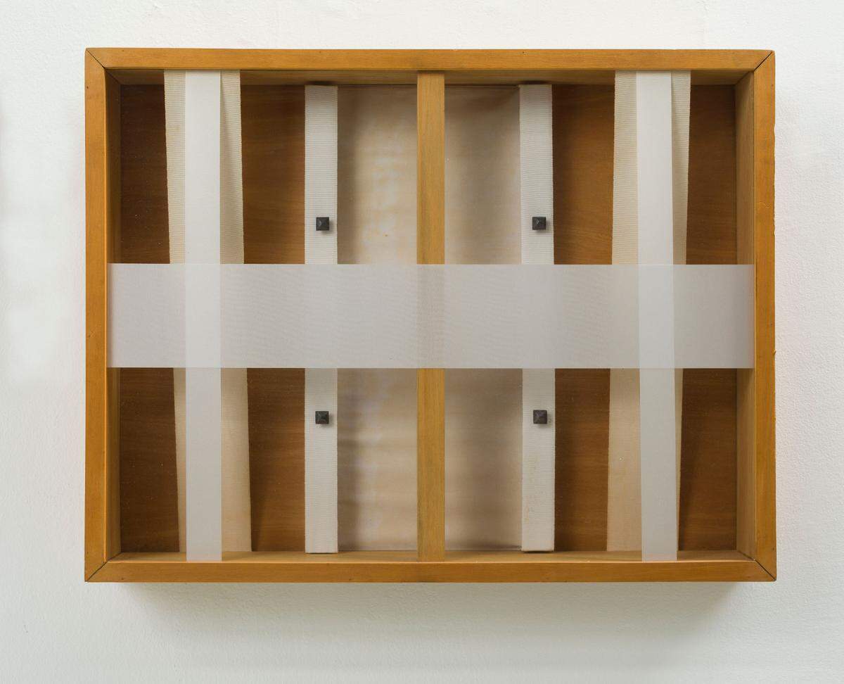 'Sudario',&nbsp;1972, de Manolo Vellojín. Medio mixto sobre madera, 21.6 x 27.5 pulgadas. 