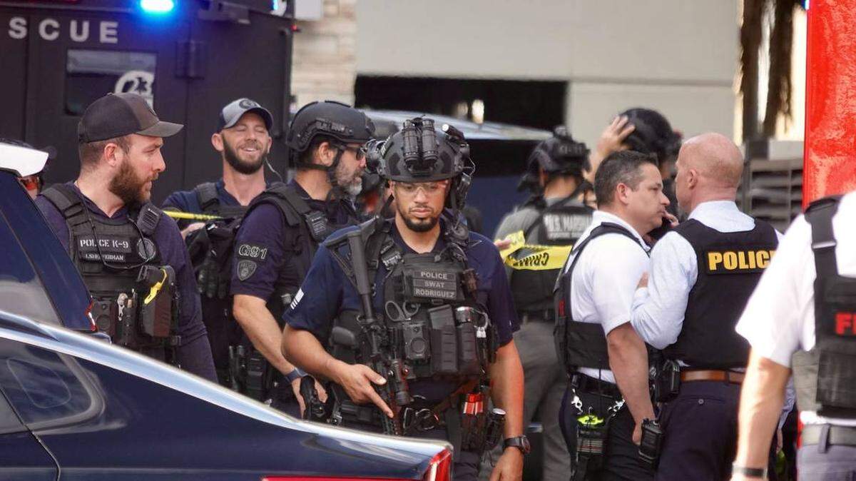 Un sospechoso disparó a un oficial de policía de Fort Lauderdale cerca del Holiday Inn Express en Southeast 17th St. el jueves 21 de marzo de 2024 por la mañana. (Joe Cavaretta/South Florida Sun Sentinel) JOE CAVARETTA South Florida Sun Sentinel