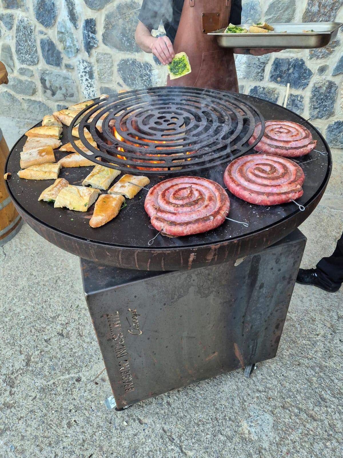 Las parrillas del Bataclan en Auron con la salchicha piemontesa de Bra.