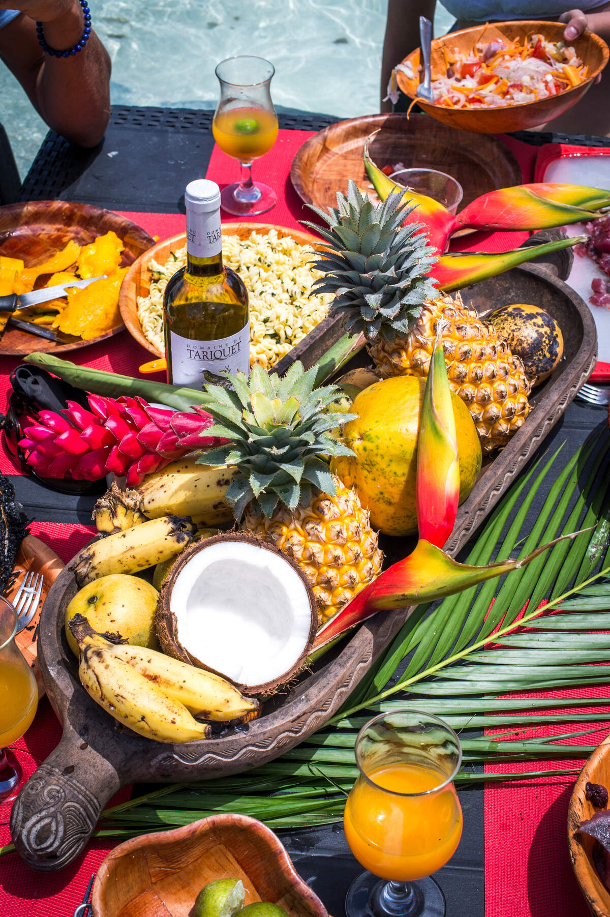 Variedad de frutas tahitianas, en Moorea, Polinesia Francesa.