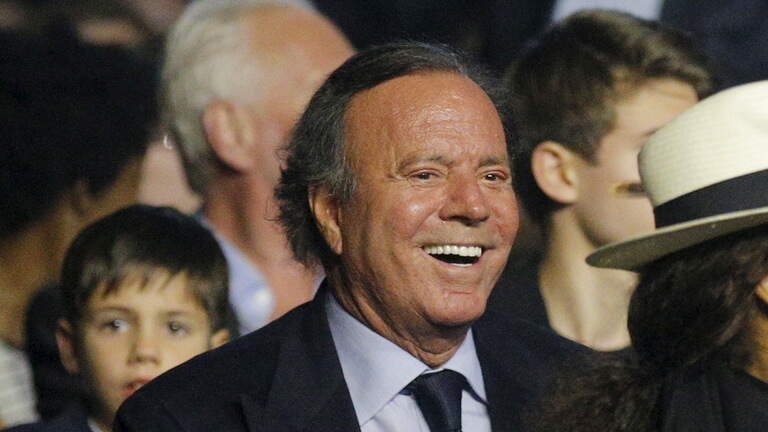 Dos ex empleadas de Julio Iglesias presentan una nueva denuncia por agresión sexual