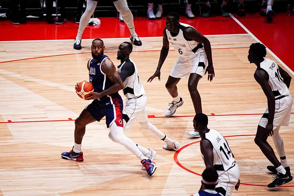 Treintaidós años después del mítico ‘Dream Team’ liderado por Michael Jordan, el equipo estadounidense con LeBron James a la cabeza busca otro título olímpico en París.