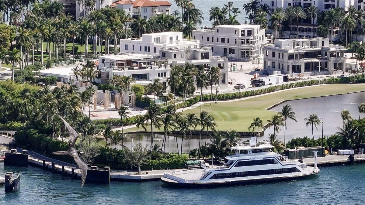 Nueva construcción en Fisher Island, en Miami Beach, Florida, el jueves 11 de junio de 2026.