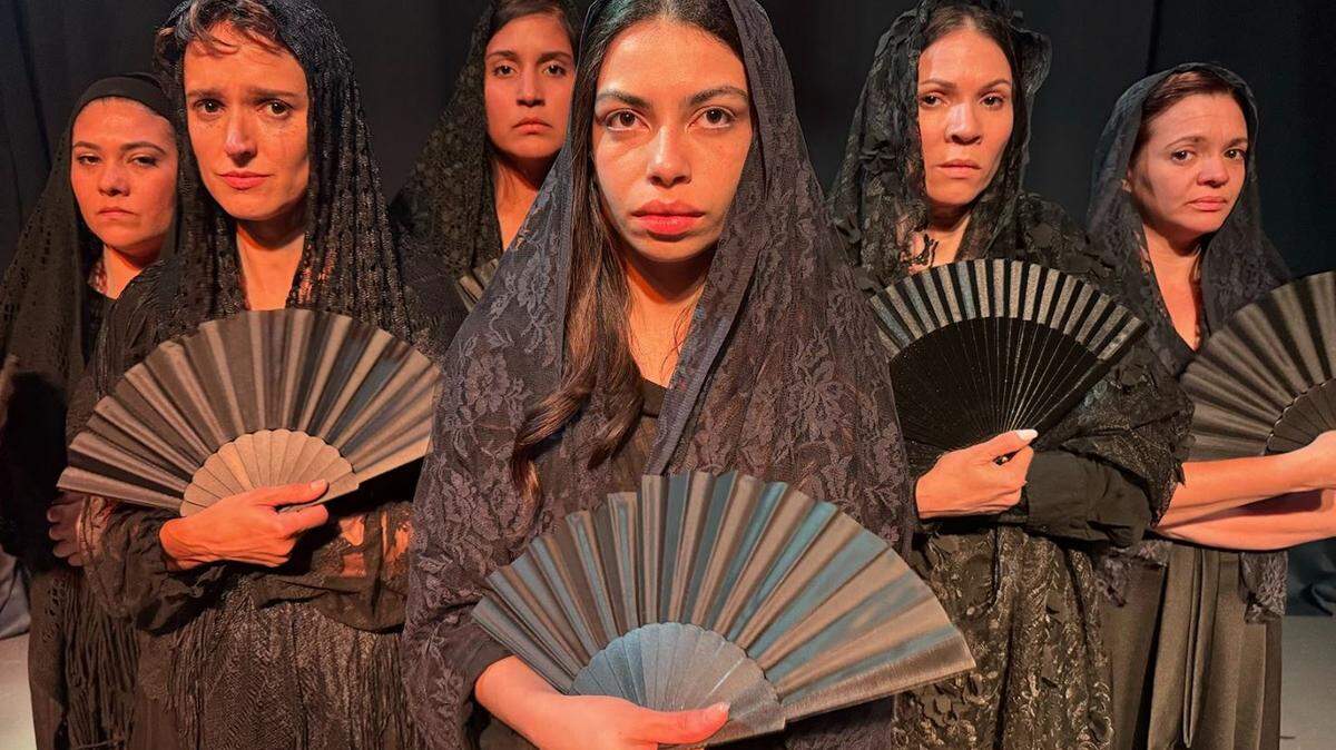 “La Casa de Bernarda Alba” tiene un elenco femenino de excepción. De izquierda a derecha, Roxana Montenegro, Elizabeth Lazo, Vanessa López, Ariadna González, Gaby González y Yani Martín. 