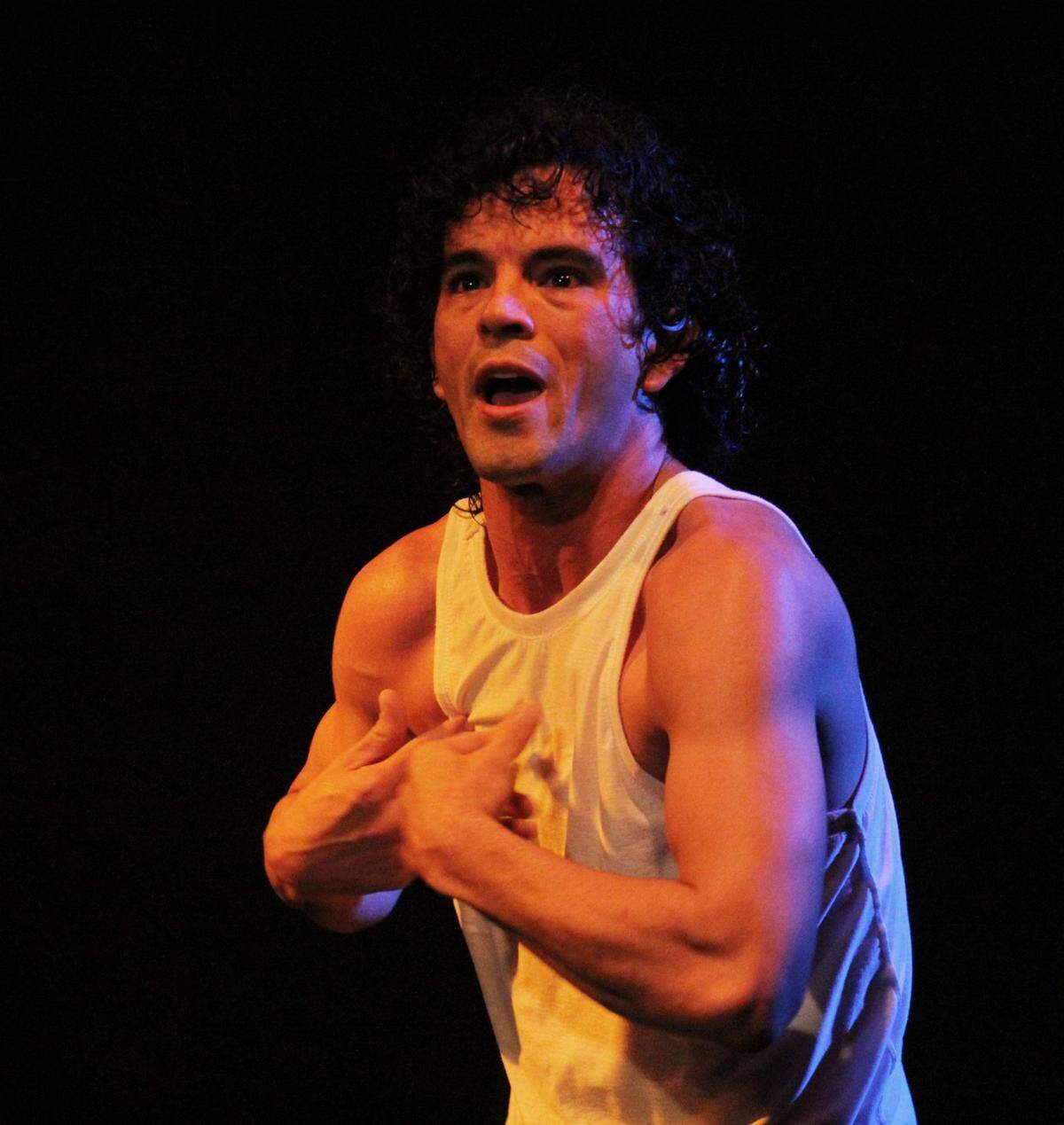 Alejando Gil interpreta ‘Me quiero morir’.