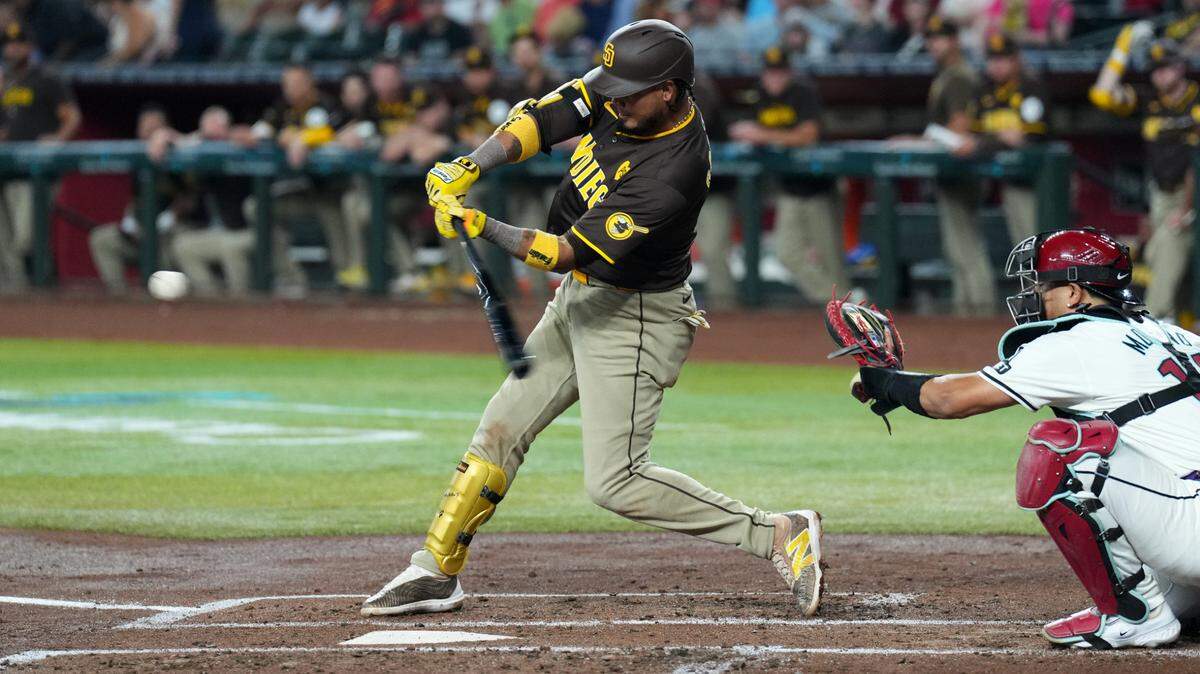 Con un promedio de .314 y 200 hits en la temporada, el venezolano Luis Arráez se aseguró este domingo el título de bateo en la Liga Nacional, su tercero consecutivo, convirtiéndose en el primer pelotero en lograrlo con tres equipos distintos de las Grandes Ligas.