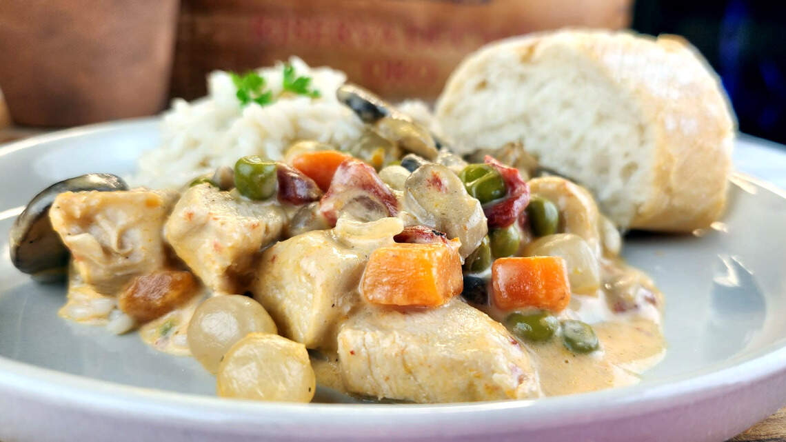 Receta de pollo a la cacerola en salsa cremosa de champiñones