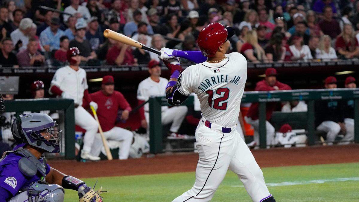 Lourdes Gurriel Jr. ha bateado de 17-8, incluyendo dos dobles y tres cuadrangulares y se convirtió en el primer jugador en la historia de los D’Backs en sacar pelotas en los tres choques iniciales.