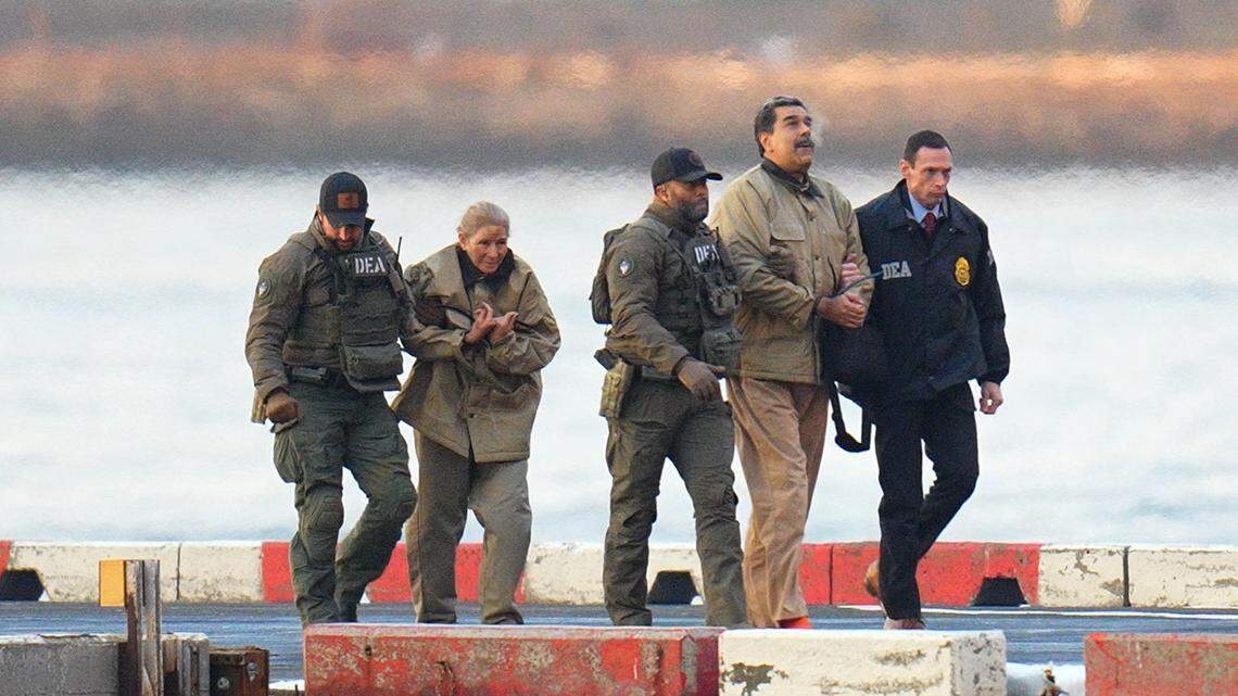 Maduro pide que corte desestime cargos; sanciones niegan un juicio justo, dice