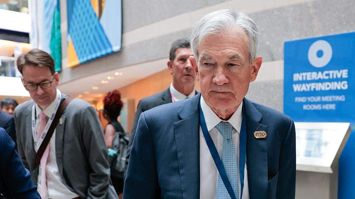 El presidente de la Reserva Federal de Estados Unidos, Jerome Powell, sale de una reunión de ministros de Finanzas y gobernadores de bancos centrales del G20 durante las Reuniones de Primavera de 2026 del FMI y del Grupo del Banco Mundial en Washington, DC, el 16 de abril de 2026.