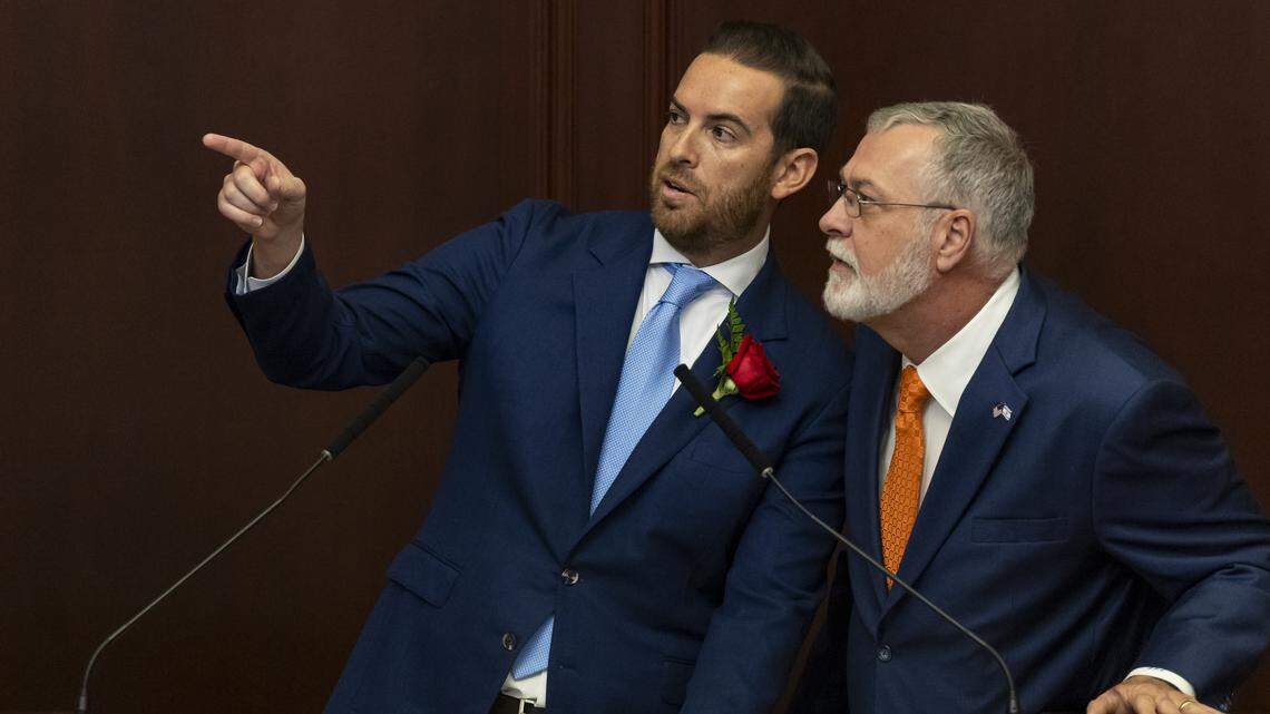 Los legisladores de Florida están divididos sobre el gasto en medicamentos contra el SIDA, inmigración y más