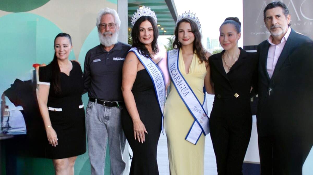 La Dra. María Marta Calderón con Mónica Dueñas, Marcela Rivas, Peter Hernández, Roberto Macho y Nancy Clara.