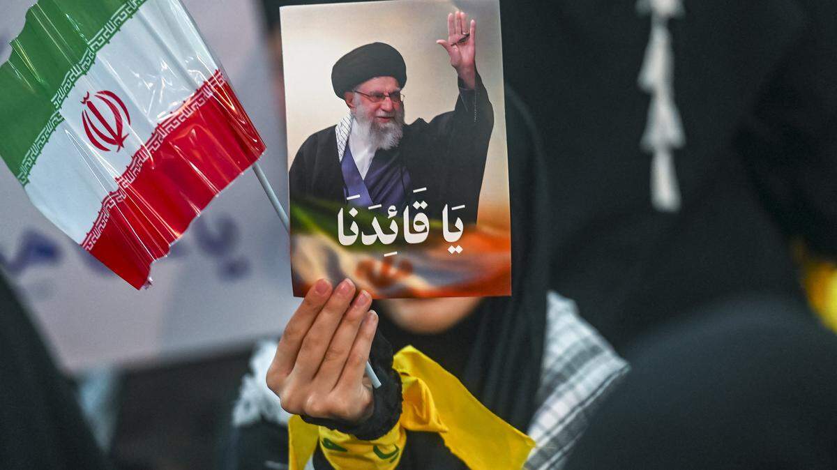 A Hezbollah supporter holds a portrait of Iran's Supreme Leader Ayatollah Ali Khamenei during a solidarity rally in Beirut's southern suburbs on January 26, 2026. The group's deputy secretary-general, Naim Qassem, warned that any attack on Tehran would also target Hezbollah and would ignite the wider region, following U.S. President Donald Trump's recent warnings toward Iran and deployment of a naval force to the Gulf after a bloody crackdown on protesters. (Photo by Fadel Itani / Middle East Images / AFP via Getty Images)
