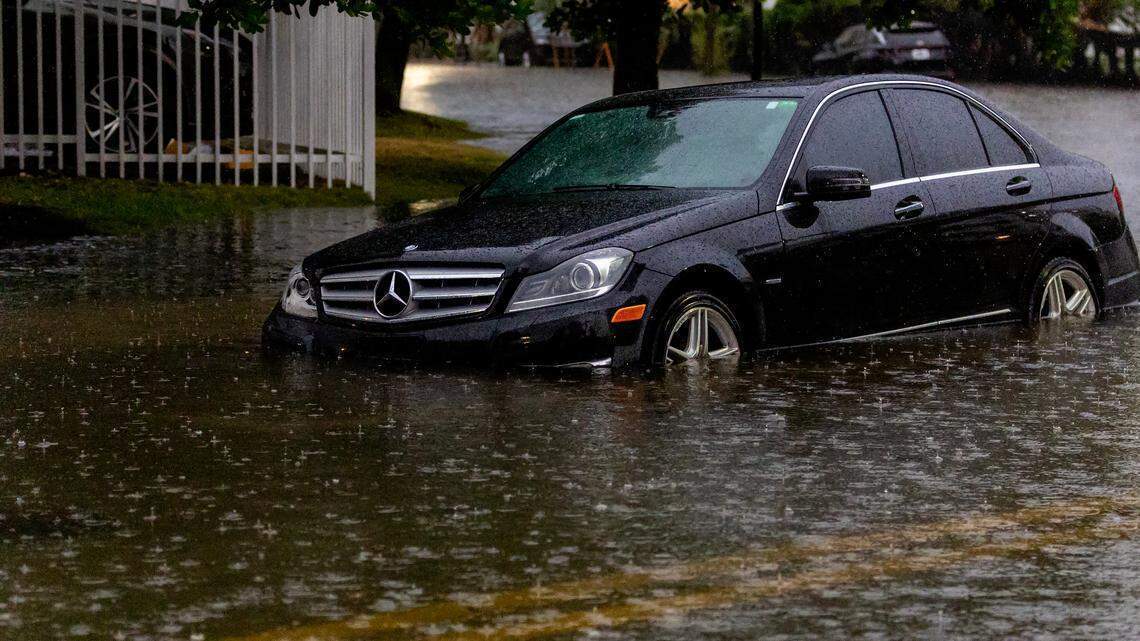 Humedad tropical podría traer más lluvias y tormentas a Florida este fin de semana