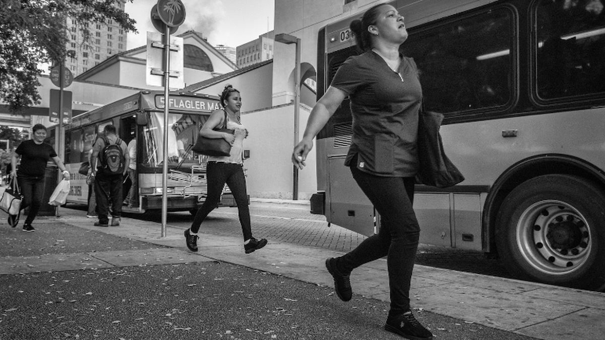 “Urban Tranquility: Fotografías de CW Griffin”. En asociación con Iris PhotoCollective, HistoryMiami Museum presentará la exposición comisariada por Carl Juste, es la exploración de un área de una cuadra del centro de Miami que rodea al Government Center.