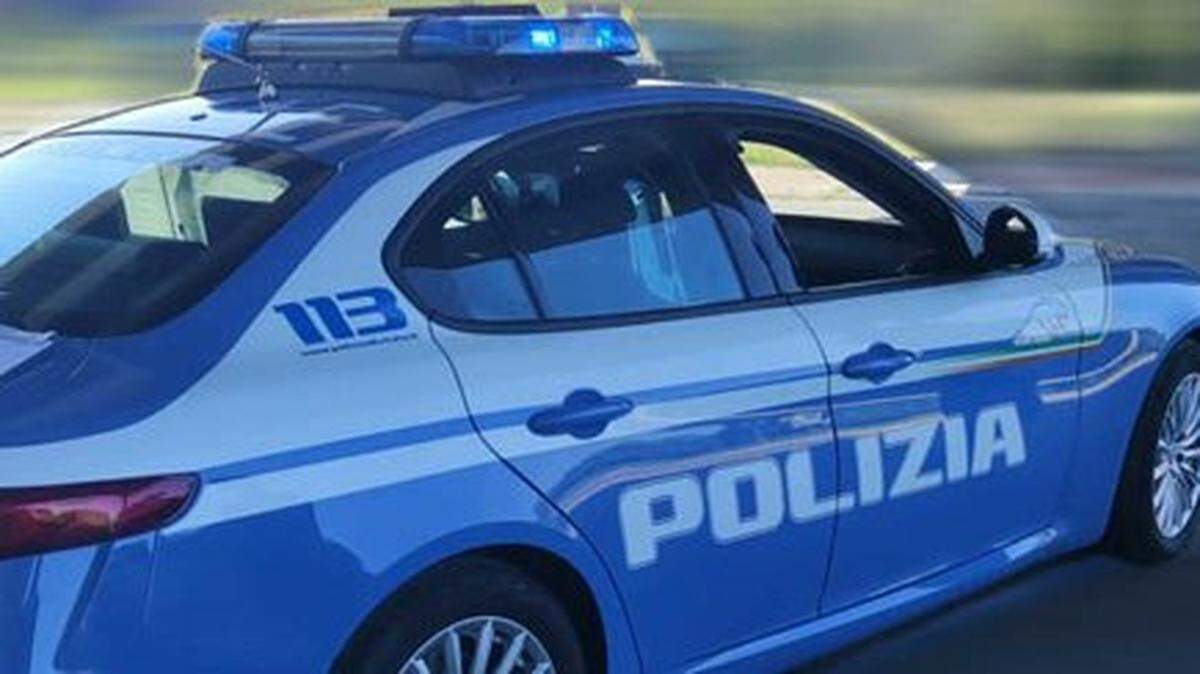 Cuatros cubanos fueron detenidos en Italia mientras viajaban en un carro donde llevaban supuestas herramientas para robar, drogas y objetos robados.