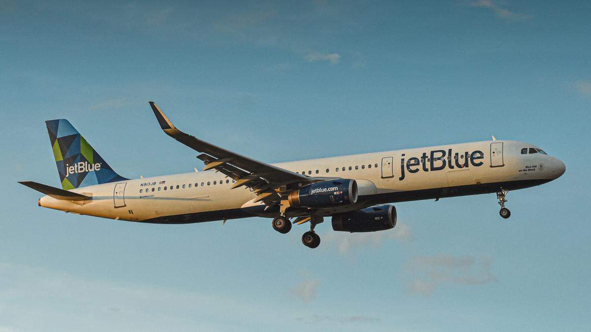 Two bodies were discovered in the landing gear of a JetBlue plane at Fort Lauderdale-Hollywood International Airport. Has it happened before?