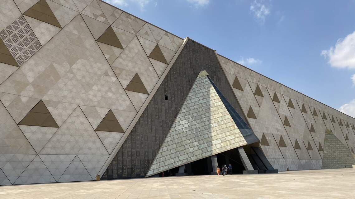 El Gran Museo Egipcio, la ‘cuarta pirámide’, abre sus puertas tras 23 años de espera