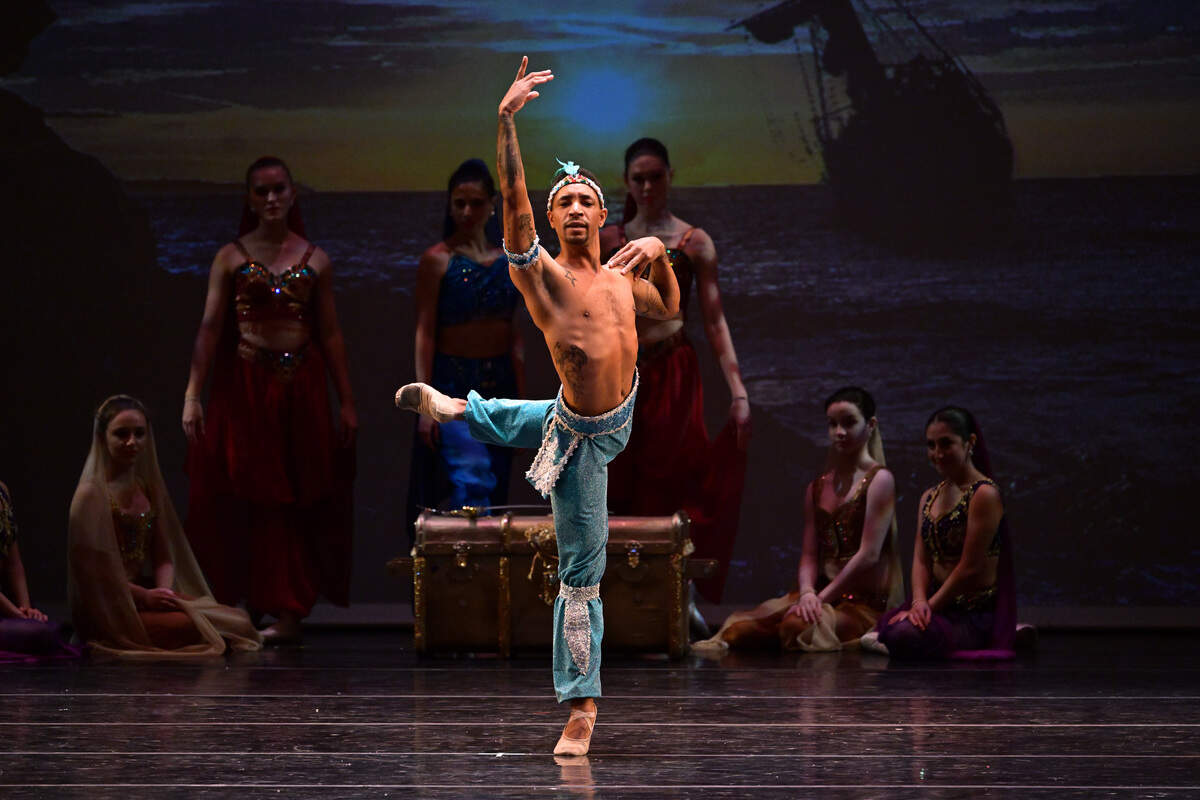 Ihosvany Rodríguez, aquí en “Le Corsaire”, bailará el pas de deux de “Coppelia” junto a Natalia Álvarez, en esta Gala del Ballet Clásico Cubano de Miami.