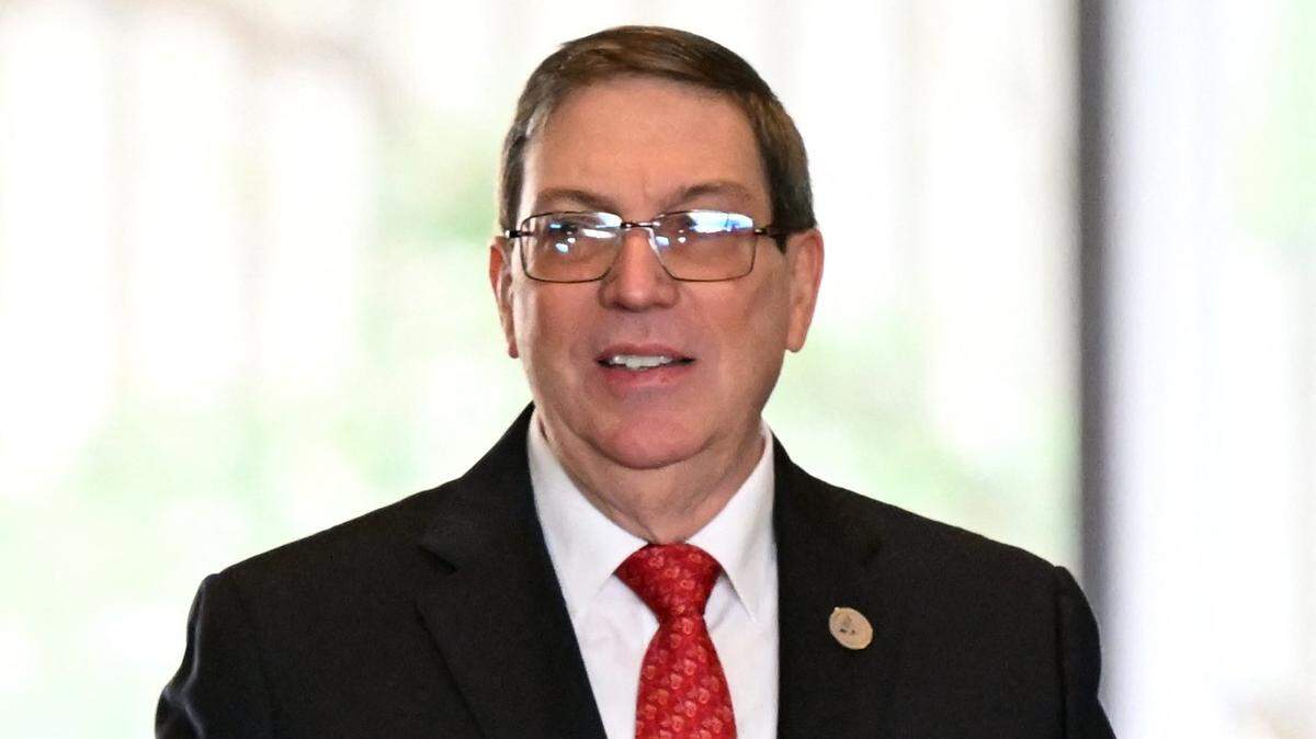 El ministro de Relaciones Exteriores de Cuba, Bruno Rodríguez Parrilla, llega a la X Cumbre de Jefes de Estado y de Gobierno, en el marco del Foro de Alto Nivel CELAC-África, en Bogotá el 21 de marzo de 2026.