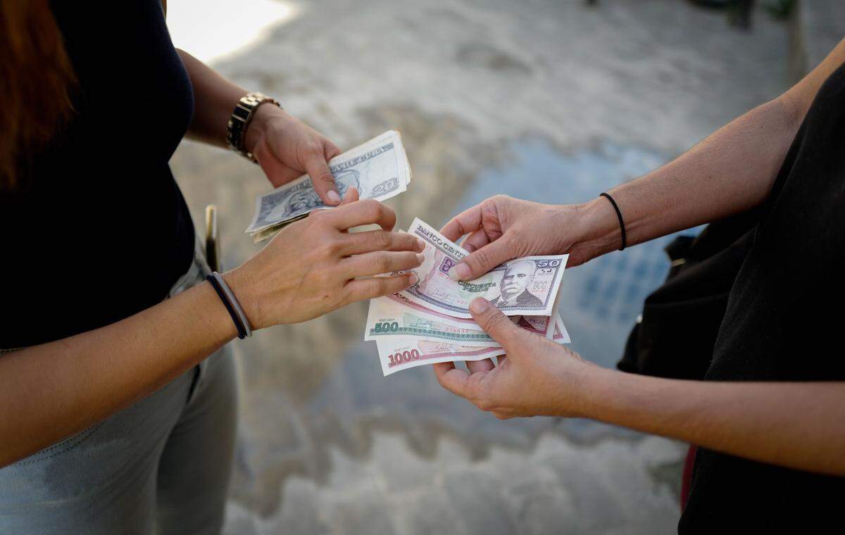 Los cubanos despertaron este 1 de enero sin el CUC, una moneda artificialmente paritaria con el dólar y que había sido implantada en 1994.