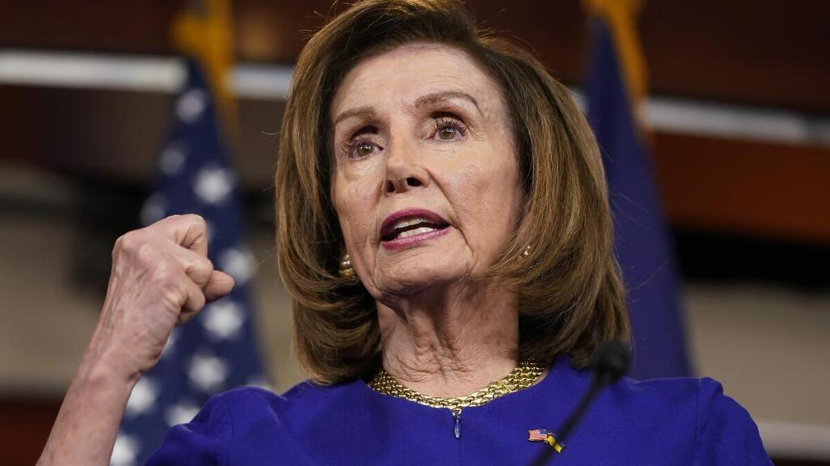 ARCHIVO - La presidenta de la cámara de Representantes, Nancy Pelosi, habla en su conferencia de prensa semanal en el Capitolio, Washington, 31 de marzo de 2022. (AP Foto/Mariam Zuhaib)