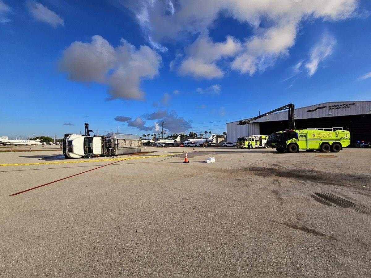 Los bomberos pudieron reducir significativamente la cantidad de combustible derramado al volcarse un camión el 6 de junio de 2024 en Miami.