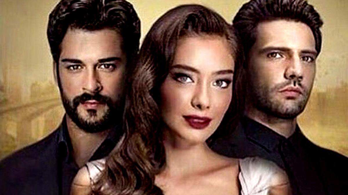 Burak Özçivit, Neslihan Atagül y Kaan Urgancıoğlu.