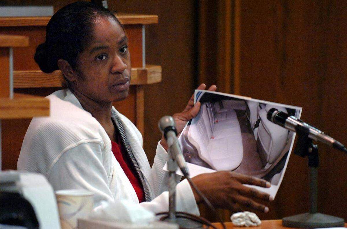 Shandelle Maycock, madre de Quatisha Maycock, testifica sobre la terrible experiencia que vivió en el auto de Harrel Braddy durante el juicio de este en 2007. Braddy fue declarado culpable de secuestrar a Shandelle y de abandonar a Quatisha, de cinco años, para que fuera devorada por caimanes en Alligator Alley.