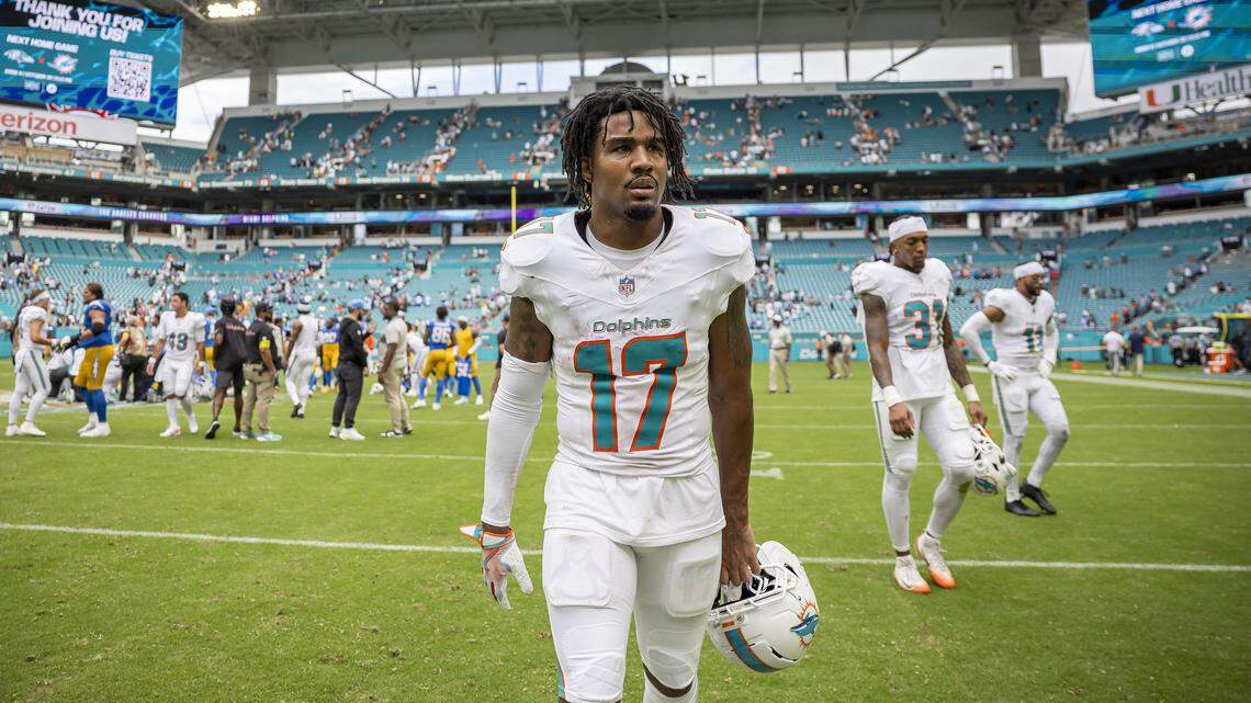 Los Dolphins se quedan sin estrellas: cambian a Waddle por tres selecciones del draft