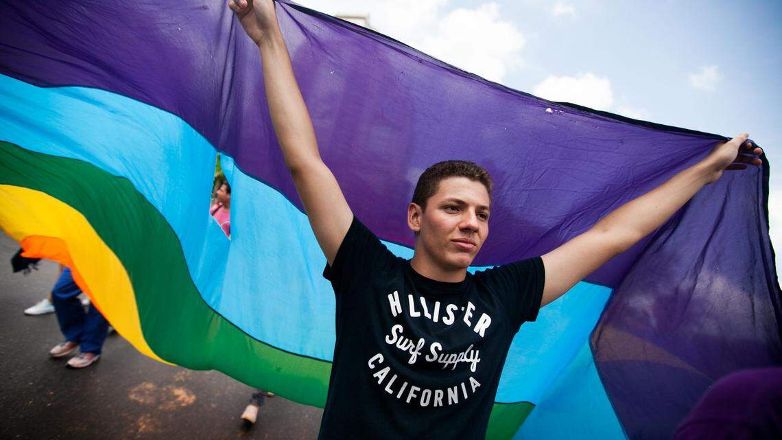 Un grupo de manifestantes marcha en defensa de la diversidad sexual y contra la discriminación en el Día Internacional contra la Homofobia y la Transfobia en Caracas, en mayo del 2013.