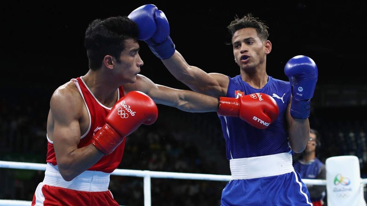 Robeisy Ramírez (der.) en su pelea contra Shiva Thapa, de la India, en los Juegos de Rio de Janeiro el 11 de agosto del 2016.