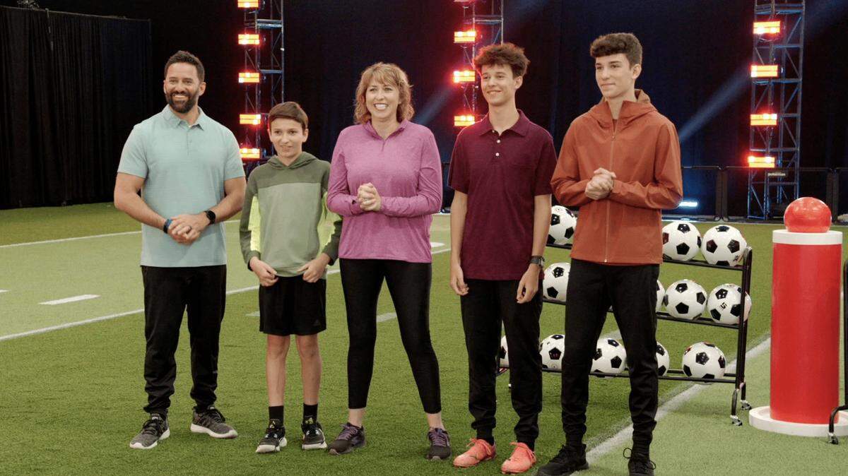 La familia Contreras en el juego de Play it Forward de Chick-Fil-A