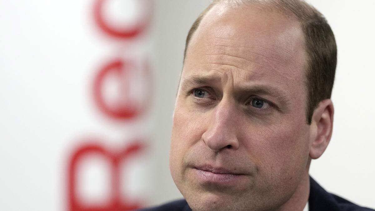 El Príncipe de Gales durante una visita a la Cruz Roja Británica en su sede en el centro de Londres, para conocer los esfuerzos humanitarios que se están llevando a cabo para apoyar a los afectados por el conflicto en Gaza.
