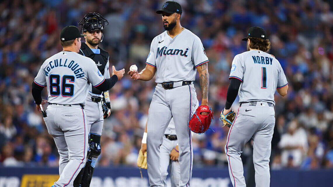 As del pitcheo de Miami se derrumba y los Azulejos frenan la buena racha de los Marlins en Toronto