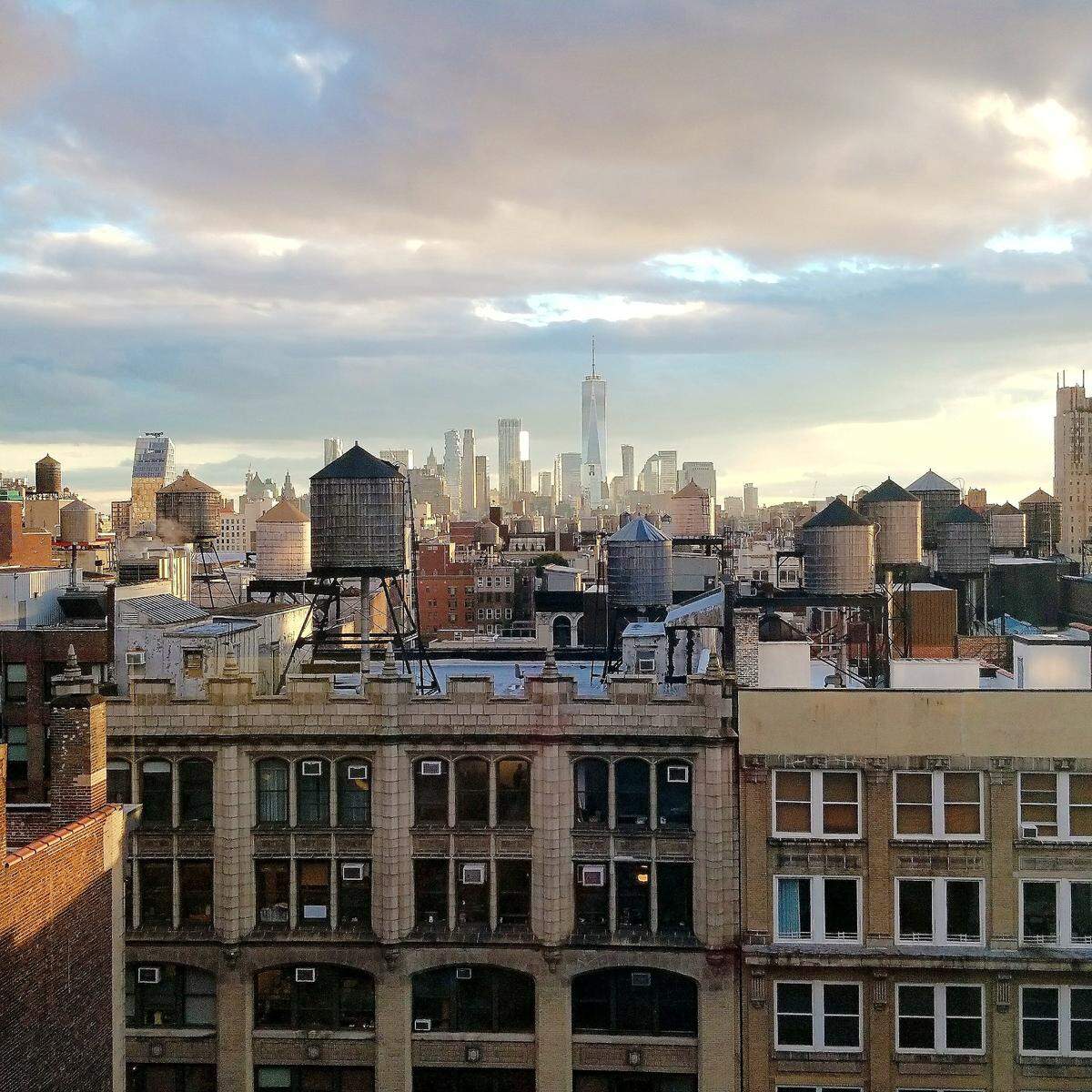Vista de las torres de agua y el Freedom Tower desde el Hotel INNside.