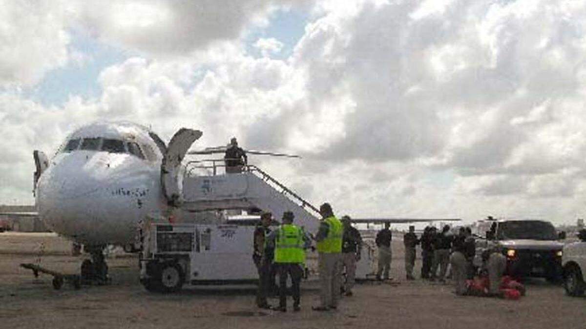 El aeropuerto interenacional de la provincia de Holguín, Frank País recibió este lunes el primer vuelo de ayuda humanitaria procedente de Miami.