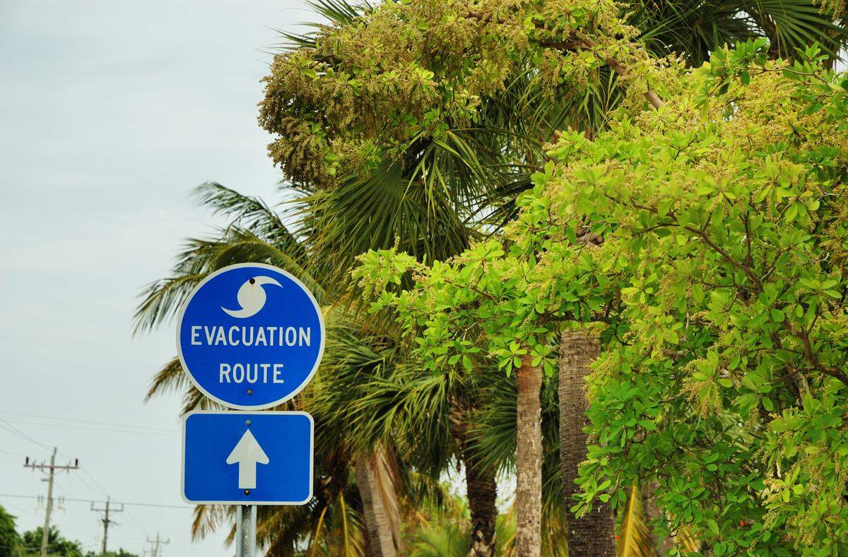 Señal de ruta de evacuación de huracanes en Sanibel Island, Florida.
