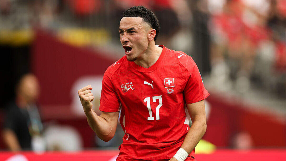 El jugador de Suiza Rubén Vargas  celebra tras anotar ante Canadá, en el partido del Grupo B de la Copa Mundial efectuado el 24 de junio de 2026 en Vancouver, Canadá.