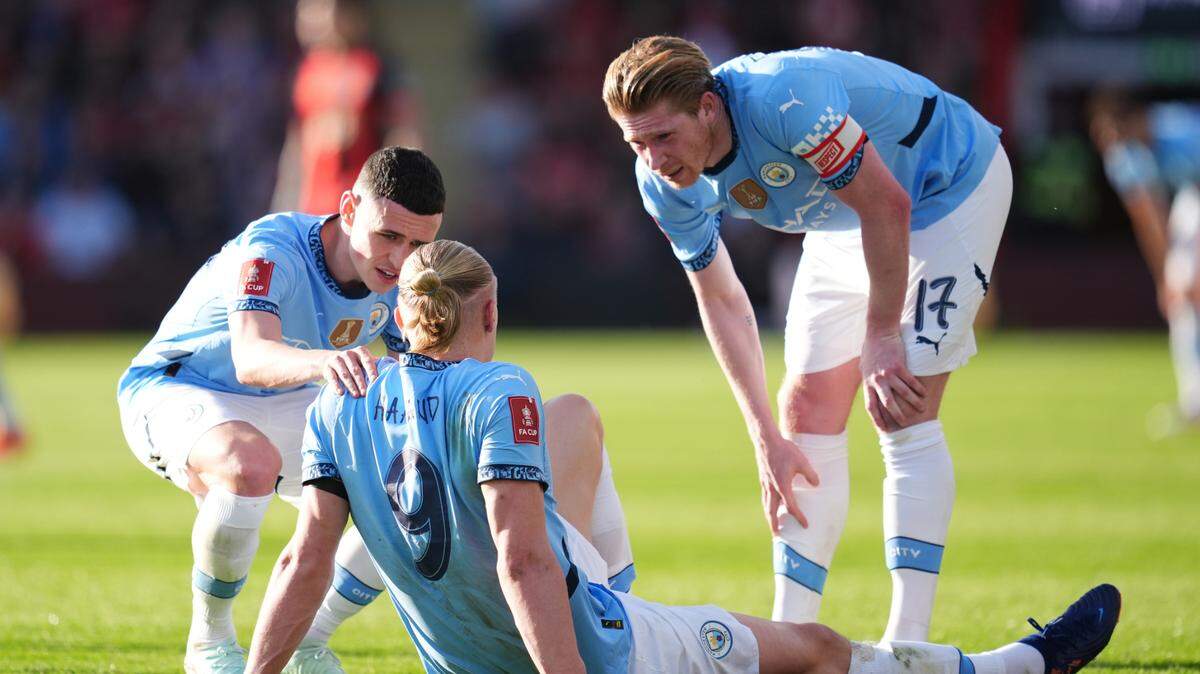 El delantero de 24 años Erling Haaland (#9) se lesionó en una acción con un defensa del Bournemouth durante la victoria del Manchester City, en el partido de cuartos de final de la FA Cup disputado del domingo.